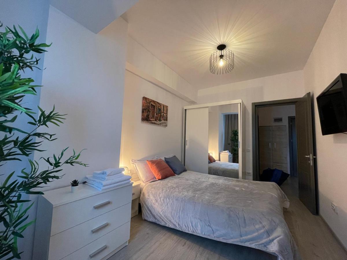 Apartment Near Palas Mall Iasi Buitenkant foto